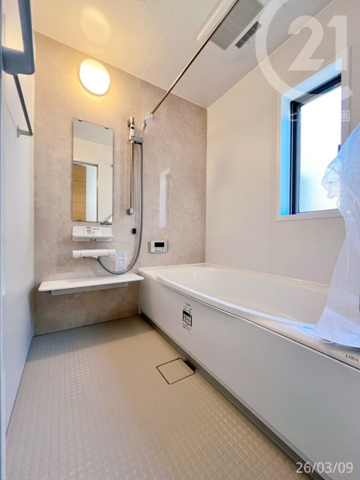  1�؃T�C�Y�̃��j�b�g�o�X�B���������@�t���ł��B