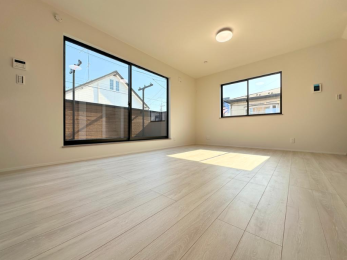  LDK͍L12AEɑ傫ڂ̑JIB