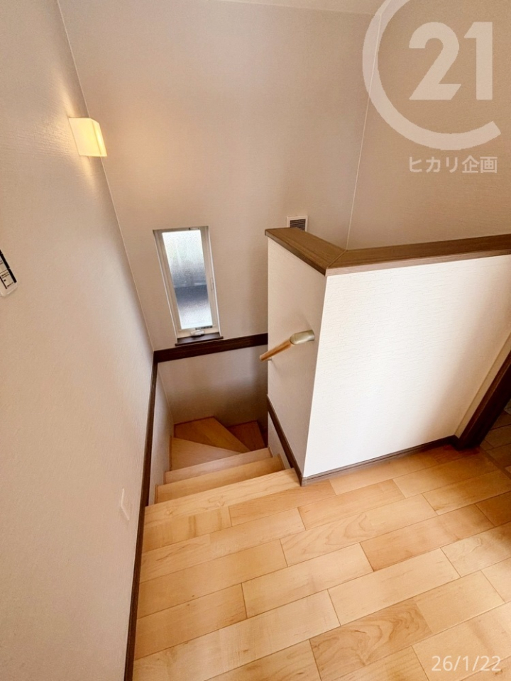  �肷��t���̊K�i�ł��B