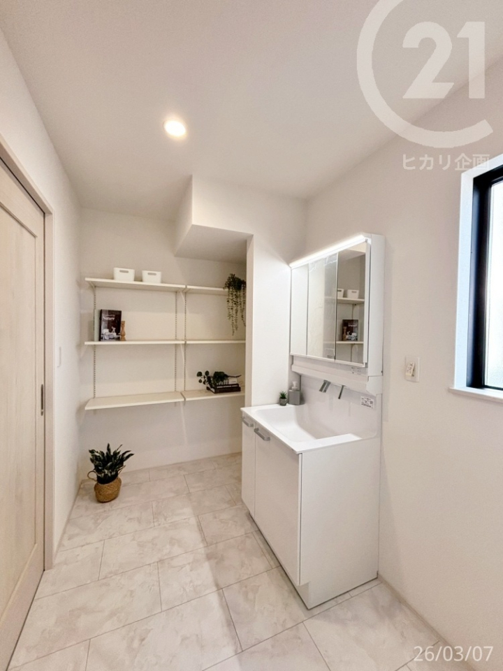  ���ʎ����ɂ͉��I�ݒu�ς�