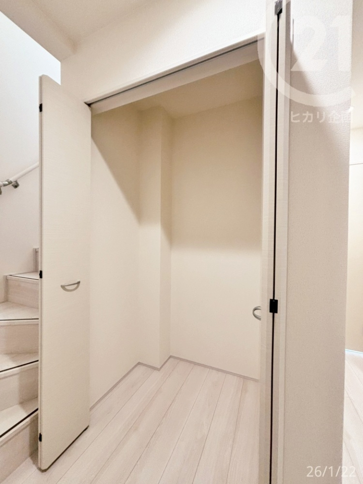  ��1F�z�[�����z�[���ɍL�X���[������A�Ƒ����ꂼ��̕����X�b�L���Еt���܂���