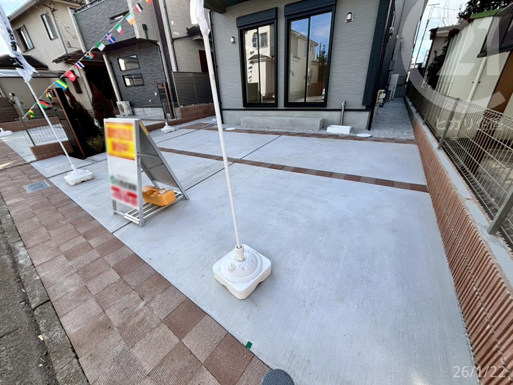  �O�ʓ��H��5M����̂ŁA���Ԃ����S�ł���