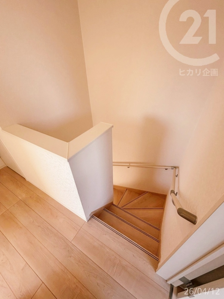  �肷��t���̊K�i