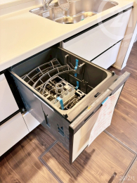  ���L�b�`�����H��@�����ŁA�����̉Ǝ������Z�B�󂢂����Ԃ��A�������Ɖ߂����܂��B