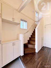  �����ց�