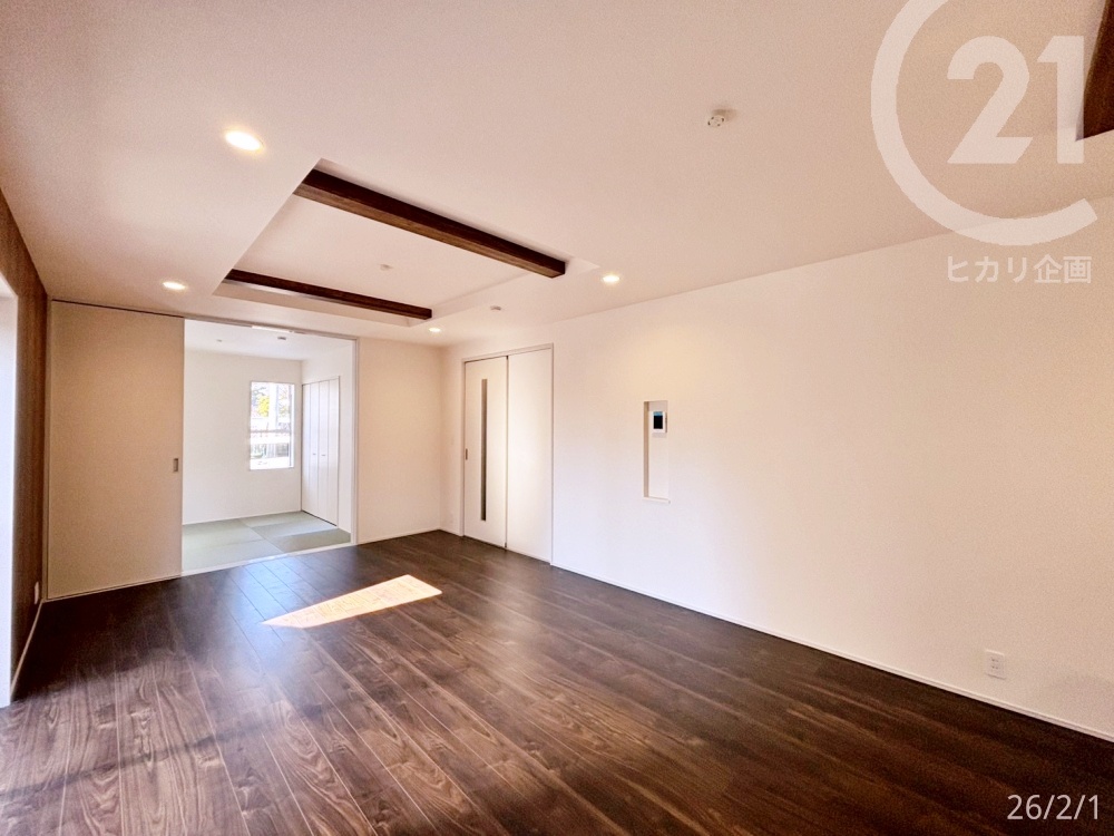  ��LDK���V����ƃ_�E�����C�g���A�N�Z���g�ƂȂ����A�f�U�C�����̍���LDK�B