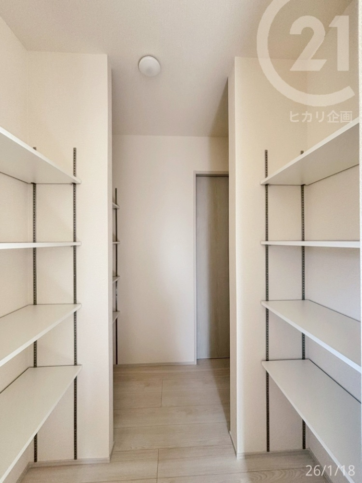  �L�b�`���Ɛ��ʎ��̊ԂɃp���g���[����