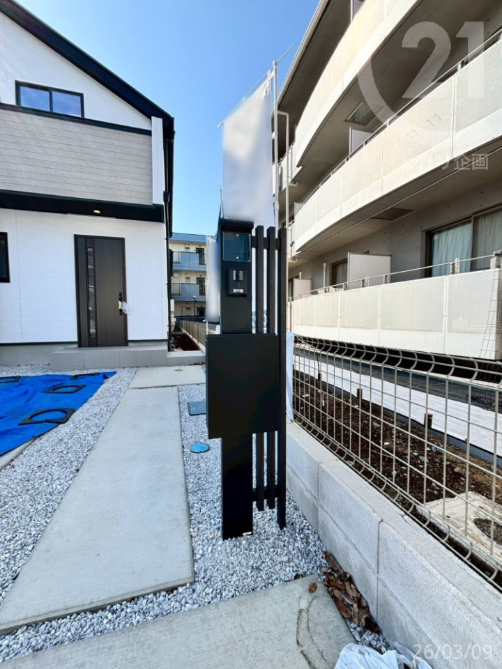  �����փA�v���[�`���ؖڃf�U�C���̖和���ڂ��䂭���փA�v���[�`�B�J�����t���C���^�[�z���t���ł��B