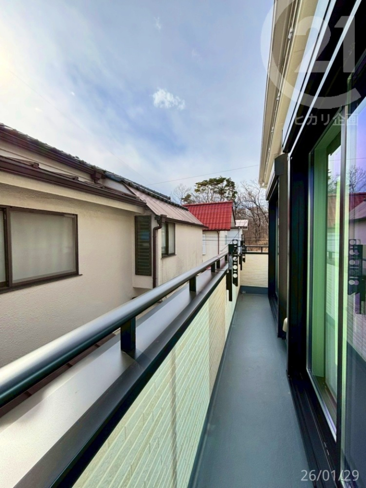  2���ɖʂ������C�h�X�p���o���R�j�[