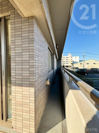  ���e���X�E��p�끄�L�b�`�����̔��ɑ����o���R�j�[��