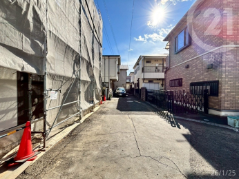  �O�ʓ��H����4���^�܏��H�ɂȂ��Ă��藎���������Z���ł��B