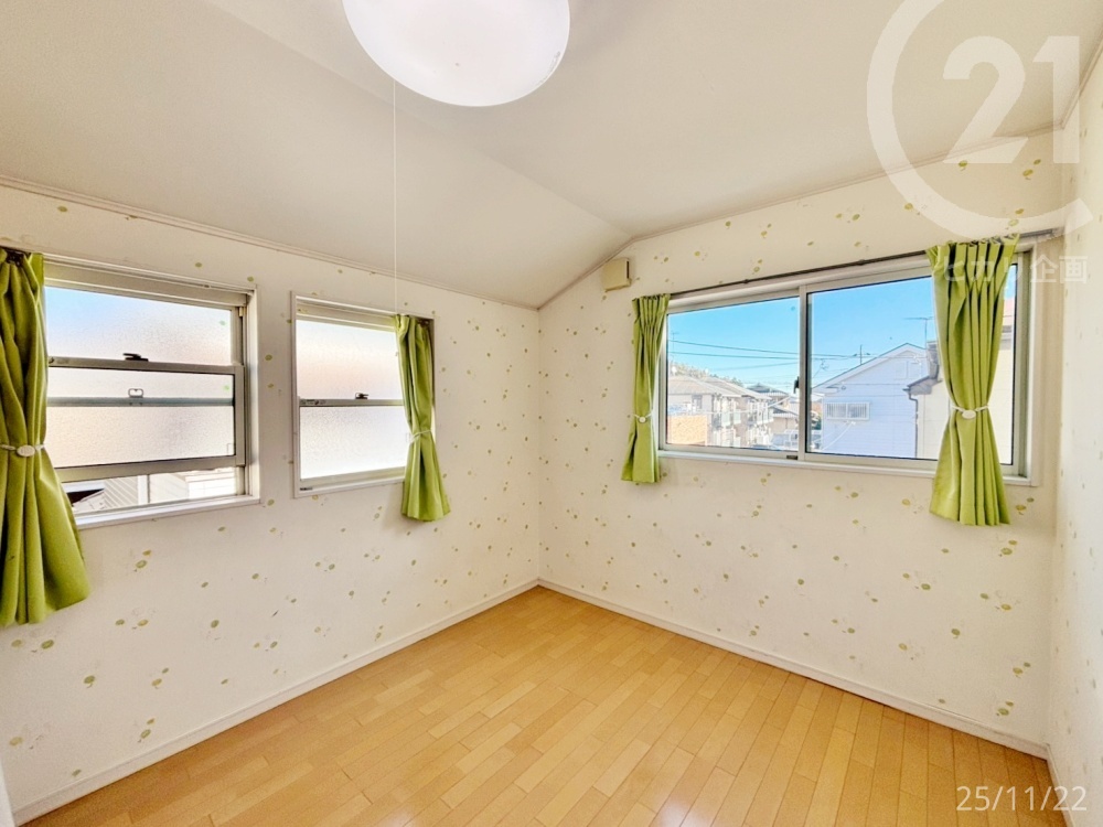  mE6͖k̂łA2ʂ薾邢ԂłB