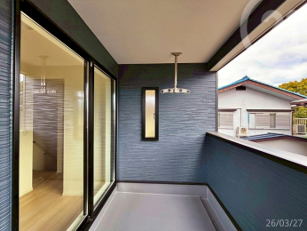  �����t���̃o���R�j�[�B�}�ȓV��̕ω��ɂ��ł炸�Ή��ł��܂��B