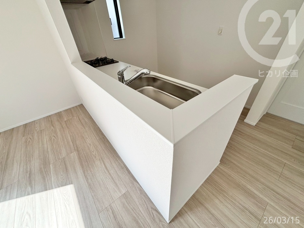  �������̎󂯓n���ɕ֗��ȃJ�E���^�[�t���̃L�b�`���ł��B