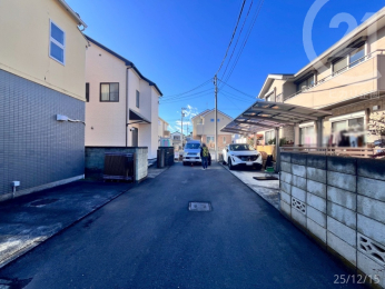  �O�ʓ��H����4���^�܏��H�ɂȂ��Ă��邽�ߏZ�l�ȊO�̒ʂ蔲�����Ȃ������������Z���ł��B