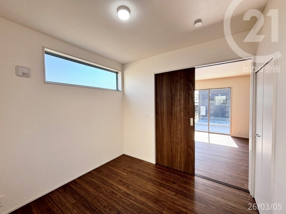  ��1�K�m������4.5���E���r���O�ɗאڂ���m���B