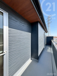  2���ɖʂ������C�h�X�p���o���R�j�[