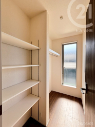  ���[�ˁ��o���R�j�[�ɖʂ����[�ˁB���󕨂������Ă��炵�܂��܂ł̓�����