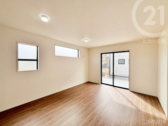  LDK�d���R���Z���g�Ȃǂ����������̕ǂ́A�Ƌ��ǂɊ񂹂Ĕz�u���₷���悤�A�ꕔ�ɍ������̗p����Ă��܂��B