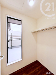  �X�g���[�W���[���^��荞�񂾐��󕨂������񂾂肷�郉���h���[�X�y�[�X�ɂ��s�b�^���ł��ˁB