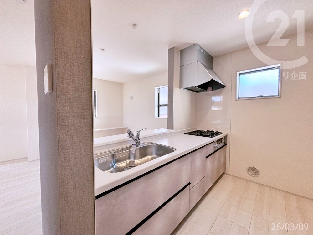  ���L�b�`�����Ζʎ��Ń��r���O�����n����z�u�B