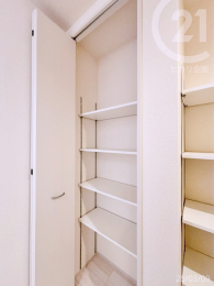  ���p���g���[���H�i�X�g�b�N�⒲���Ɠd������������[�B