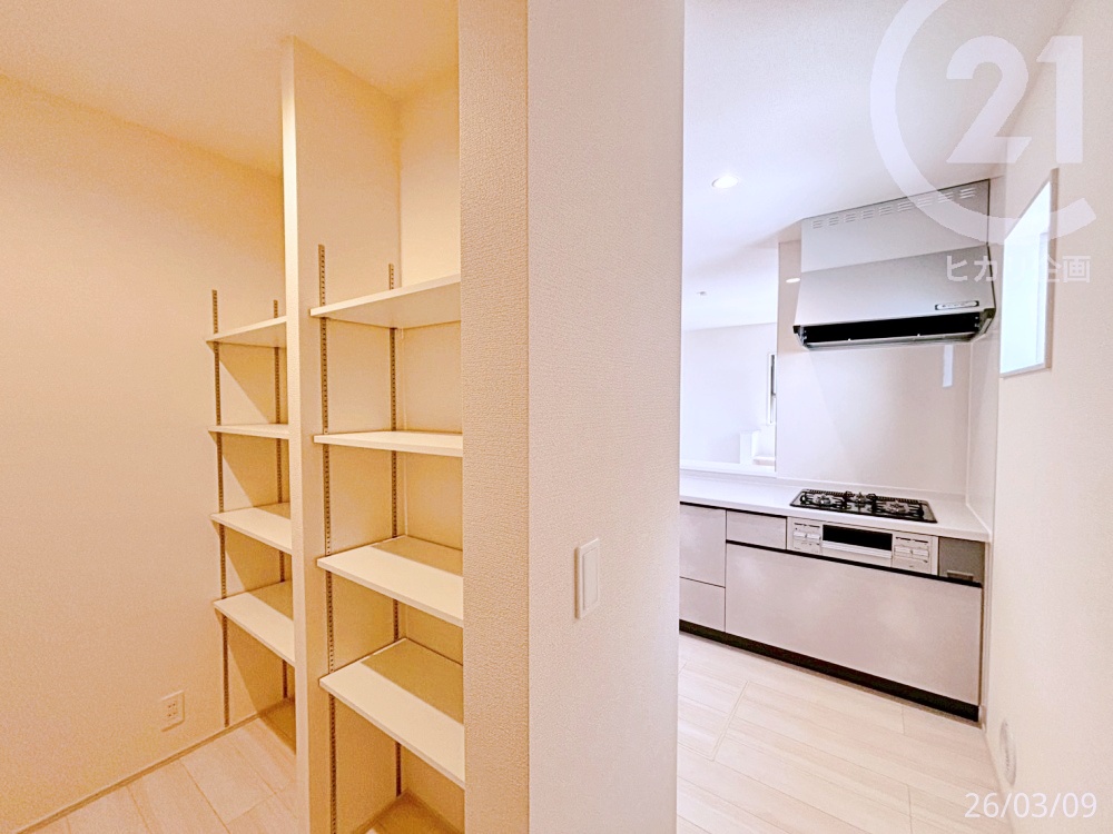  ���p���g���[���L�b�`���w�ʂɂ���A���������T�b�Ǝ��o���ĕ֗��ł��B