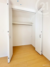  ��LDK�F19.62�������r���O�ɃN���[�[�b�g���[�������B�ʉ��o�b�O��㒅���܂Ƃ߂Ă��܂��āA���̎x�x���X���[�Y�ł��B