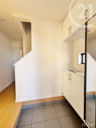  �����ց�