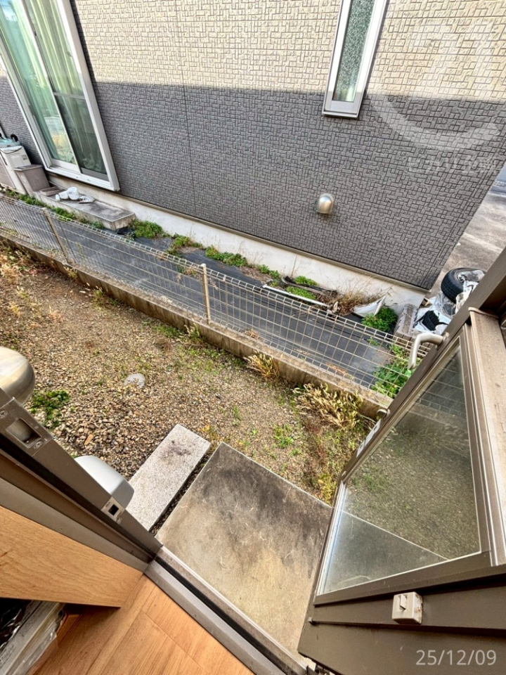  �O�ɃS�~����ݒu����΁A�X�y�[�X�̐ߖ�+�S�~�o�����X���[�Y�ɂȂ�܂��B