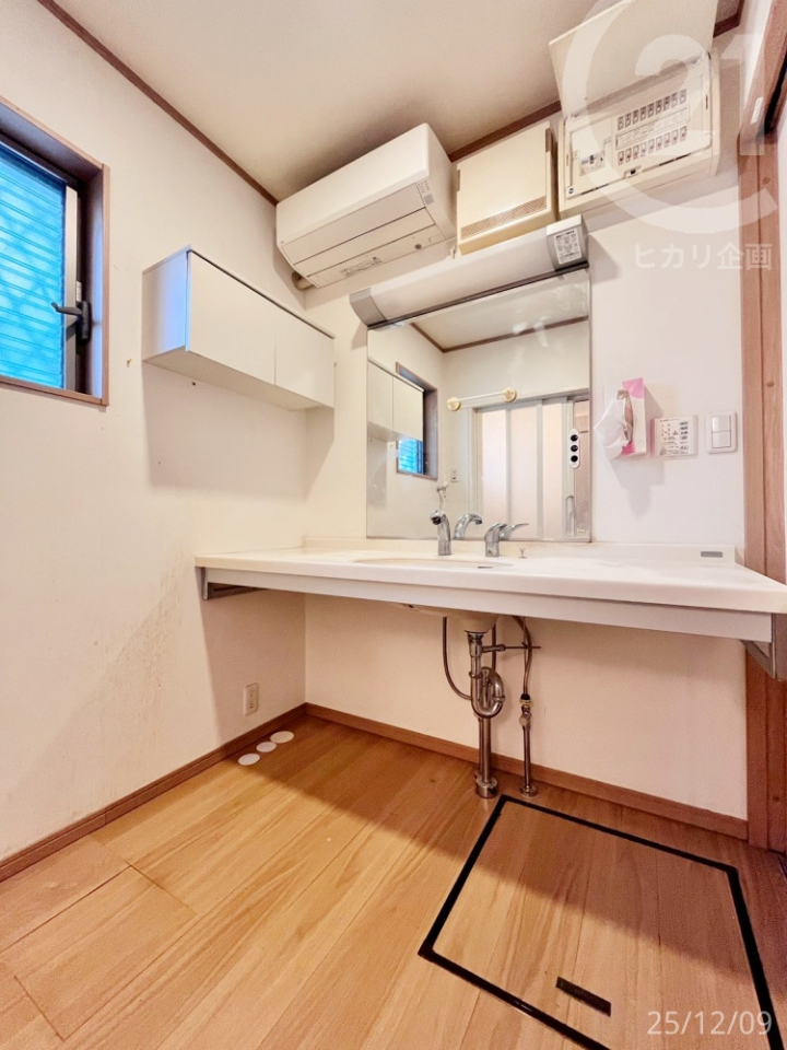  �������Ƃ������ʎ��B���ւ�����Ă����A�v���[�`�\�ŁA�A���Ă����̎�􂢂����₷���݌v�B