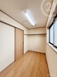  ��WIC���n���K�[�|�[�����ݒu����Ă���A�����h���[���[�����t�@�~���[�N���[�[�b�g�ɂ��Ă��ǂ������B