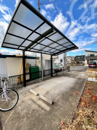  �J�[�|�[�g�t���ŉJ�̓��̏��~����X���[�Y��