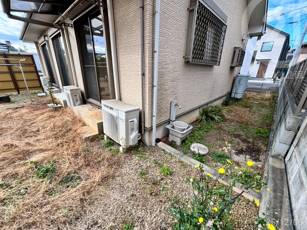  �O����t���ŁA�K�[�f�j���O��ƒ�؉����y���߂܂��B