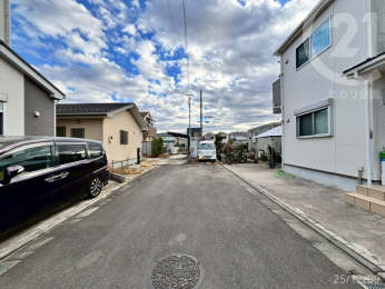  �O�ʓ��H�͑܏��H�ɂȂ��Ă��邽�߁A�Ԃ̏o���肪�قƂ�ǂȂ��A�������������H���ł��B