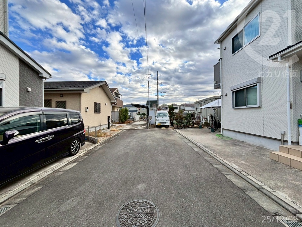  �O�ʓ��H�͑܏��H�ɂȂ��Ă��邽�߁A�Ԃ̏o���肪�قƂ�ǂȂ��A�������������H���ł��B