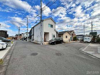  �R���r�j�k��1���I���ӂɂ͂ق��ɂ��A���w�Z��X�[�p�[�A�o�X��Ȃǂ�����A�ǂ̐�����������₷���Z���ł��B