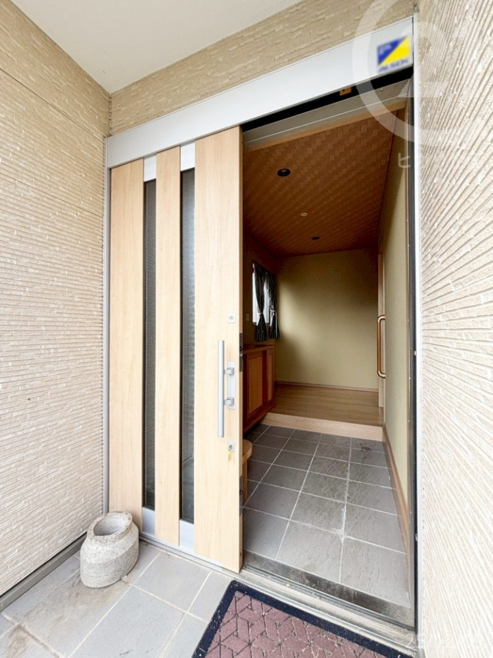  �Ԃ�����x�r�[�J�[�̏o����������₷���X���C�h���̌��փh�A�ł��B