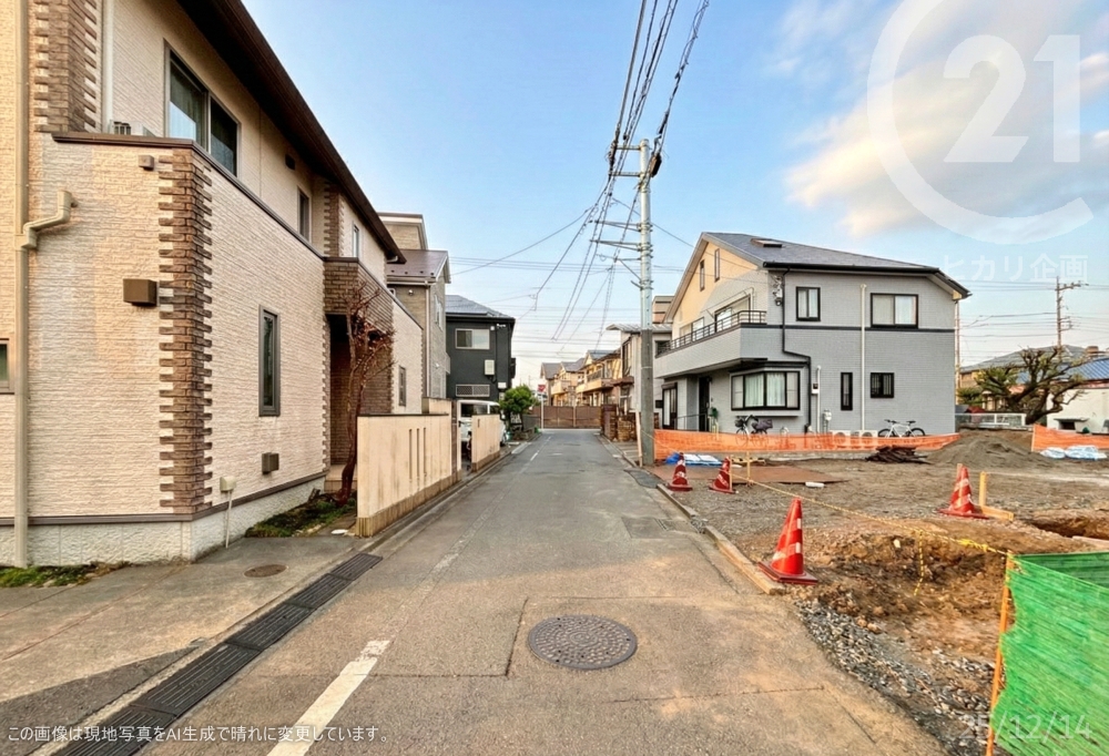  �����쑤���H�̏󋵁B�A�X�t�@���g�ܑ��ŎԂ��ʂ�₷���A�Z��X�̒��̓��B