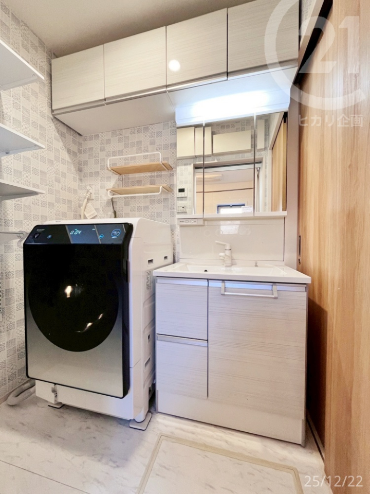  ���ʎ��㕔�ɂ͒݌˒I����B