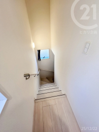  �肷��t���̊K�i�ł��q���܂�D�P���̏�艺����S��