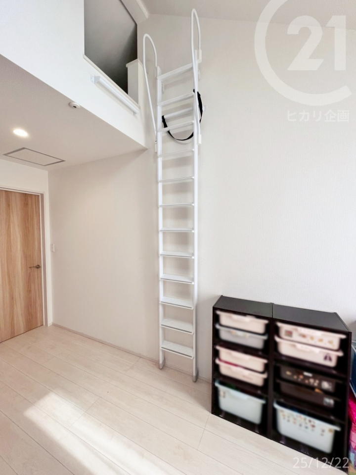  ���m���E8.7�������t�g�ւ̊K�i�͕��i�͕ǂɂ����Ă������Ƃ��ł��܂��B