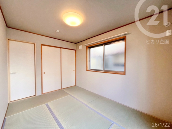  ��1�e�@�a���F��U�����쐼���ꂼ�ꂩ��̍̌������āA���ʂ�����