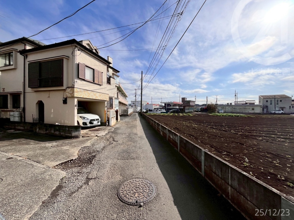  �������H�ɖʂ��Ă��܂��B���ӂ͊ՐÂȏZ��n�ŗ����������Z���ł��B