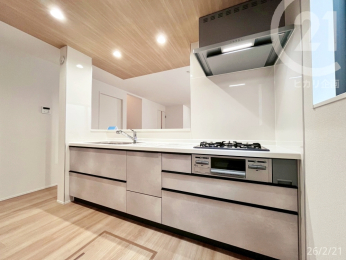  ���L�b�`�����g������̗ǂ��V�X�e���L�b�`���ŁA�����̂��������X���[�Y�ɁB