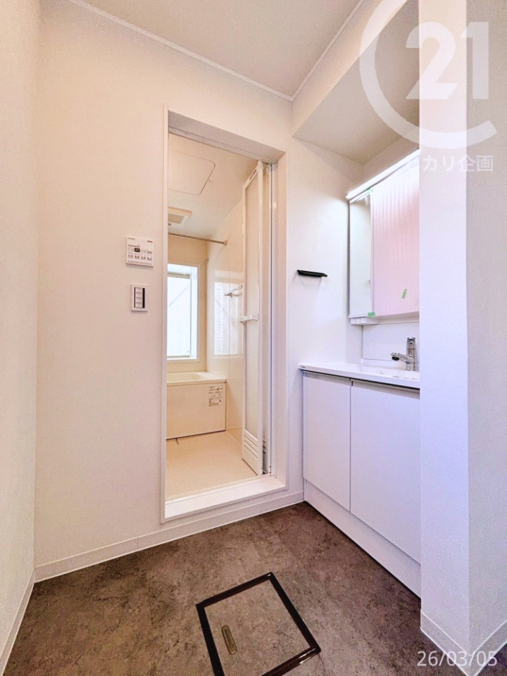  �����ʏ������[�t���O�ʋ��̐��ʉ��ϑ�B