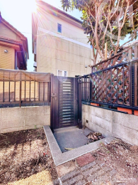  ����ɂ͖��������A�����쑤�ʘH�ɏo�邱�Ƃ��ł��܂��B