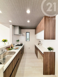  ���L�b�`�������[�����ŐH���X�g�b�N���Еt���܂��B