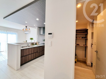  ��LDK�����ւ���L�b�`�����߂��A�d���ו����^�Ԃ̂ɕ֗��ł��B