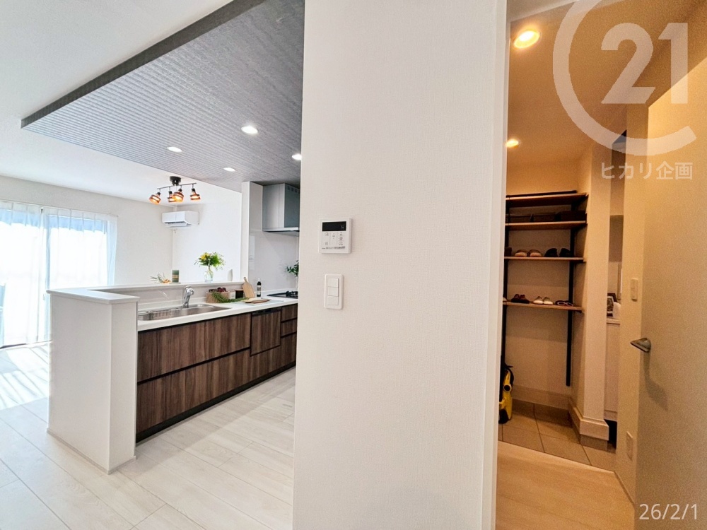  ��LDK�����ւ���L�b�`�����߂��A�d���ו����^�Ԃ̂ɕ֗��ł��B